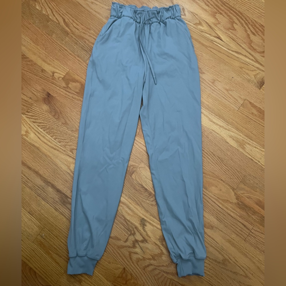 Lululemon  On the Fly jogger